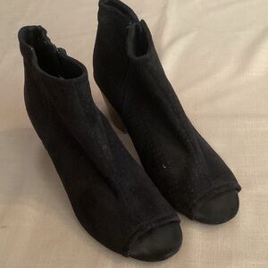 EUC Old Navy Black Peep-Toe Ankle Booties